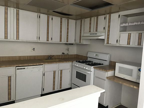 3rd image of 2532 Faunce St Floor 1