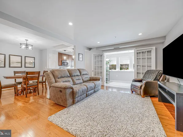 4079 S Four Mile Run Dr Unit 103, Arlington, VA 22204