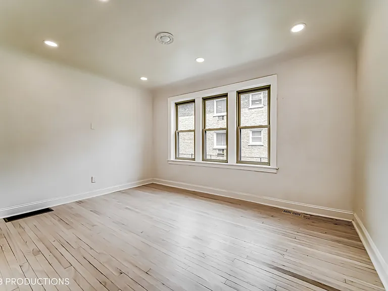 8526 S Oglesby Ave #2F — Photo 13