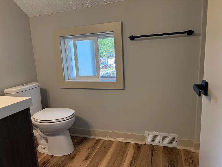 132 S Cedar Ave — Photo 16