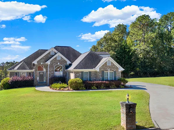 901 Old Barker Pl, Loganville, GA 30052