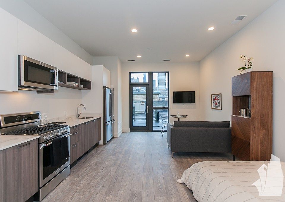 1st image of 853-53 N Larrabee St #303