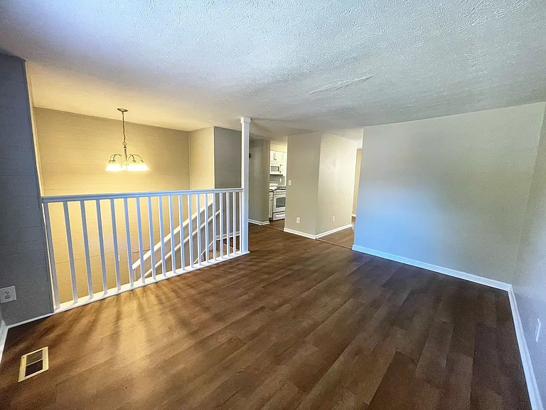 5516 Hasbrook Dr — Photo 5