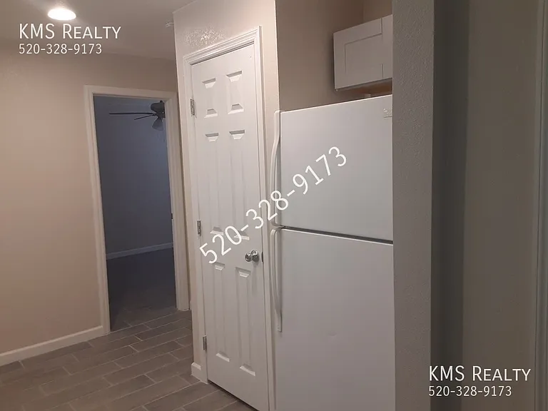 2447 N Santa Rita Ave — Photo 6