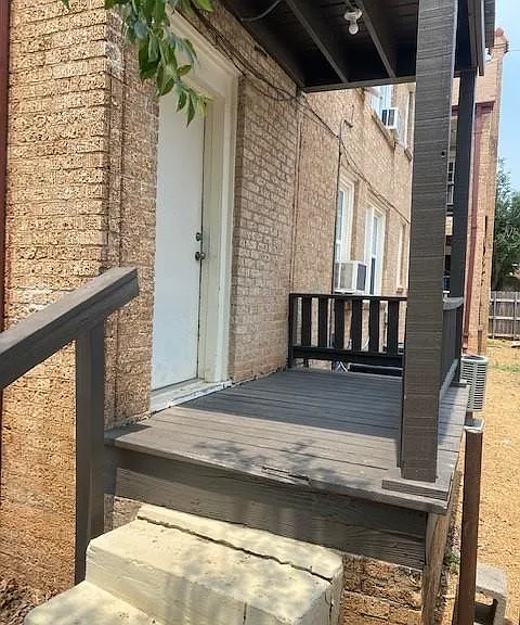 708 NW 30th St #3 — Photo 15