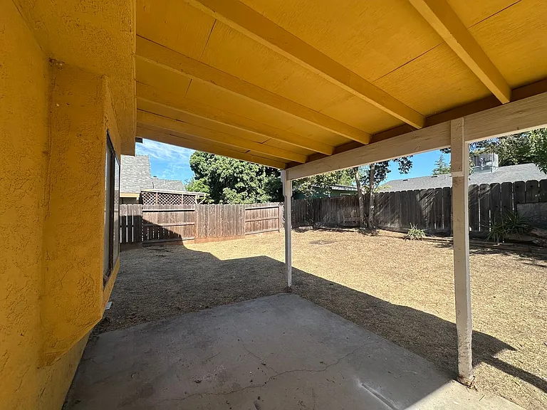 2036 Sheldon Dr — Photo 3