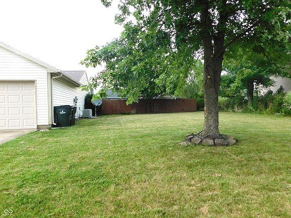2nd image of 804 E Fleetwood Dr