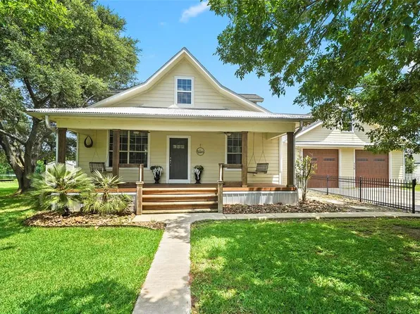 330 N Dixie Drive, Lake Jackson, TX 77566