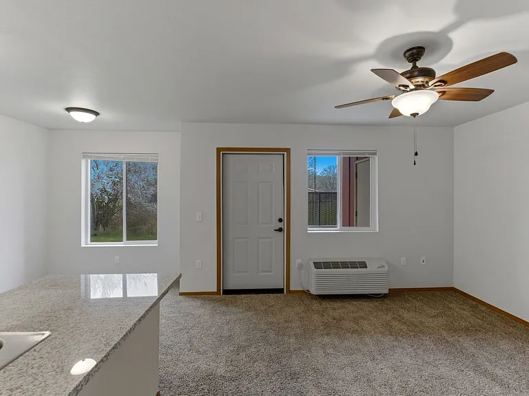 Oak Springs Apartments — Photo 37