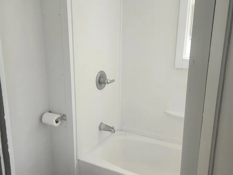 87 Ashland St #3 — Photo 8