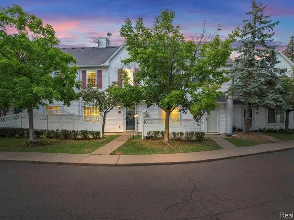 22051 Atlantic Pointe, Farmington, MI 48336