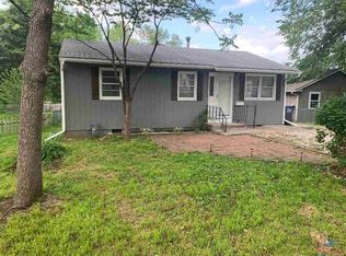 706 E Shady Ln, Harrisonville, MO 64701