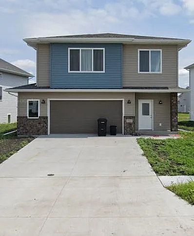 1066 Ashley Dr W — Photo 1