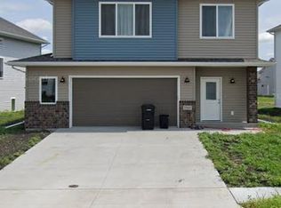 1066 Ashley Dr W, West Fargo, ND 58078