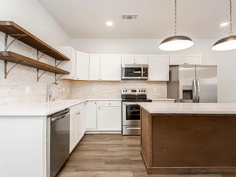 805 Maple St — Photo 6