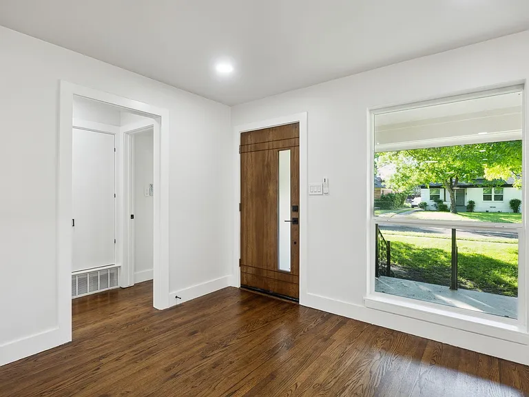 10228 San Juan Ave — Photo 3