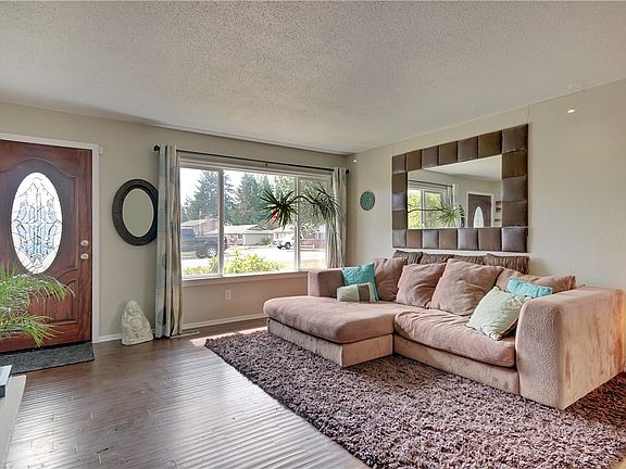 3rd image of 3204 S 296th Pl