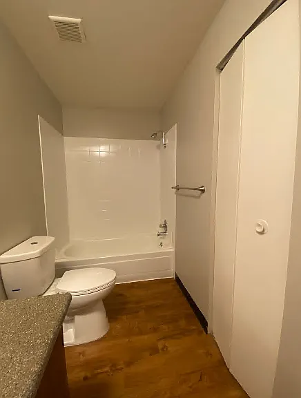 Prospect Pointe Apartments — Photo 14