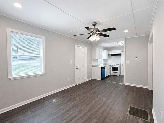 4th image of 2146 Brookview Dr NE