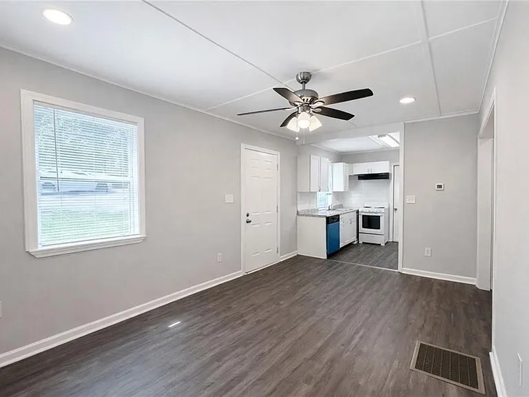 2146 Brookview Dr NE — Photo 4