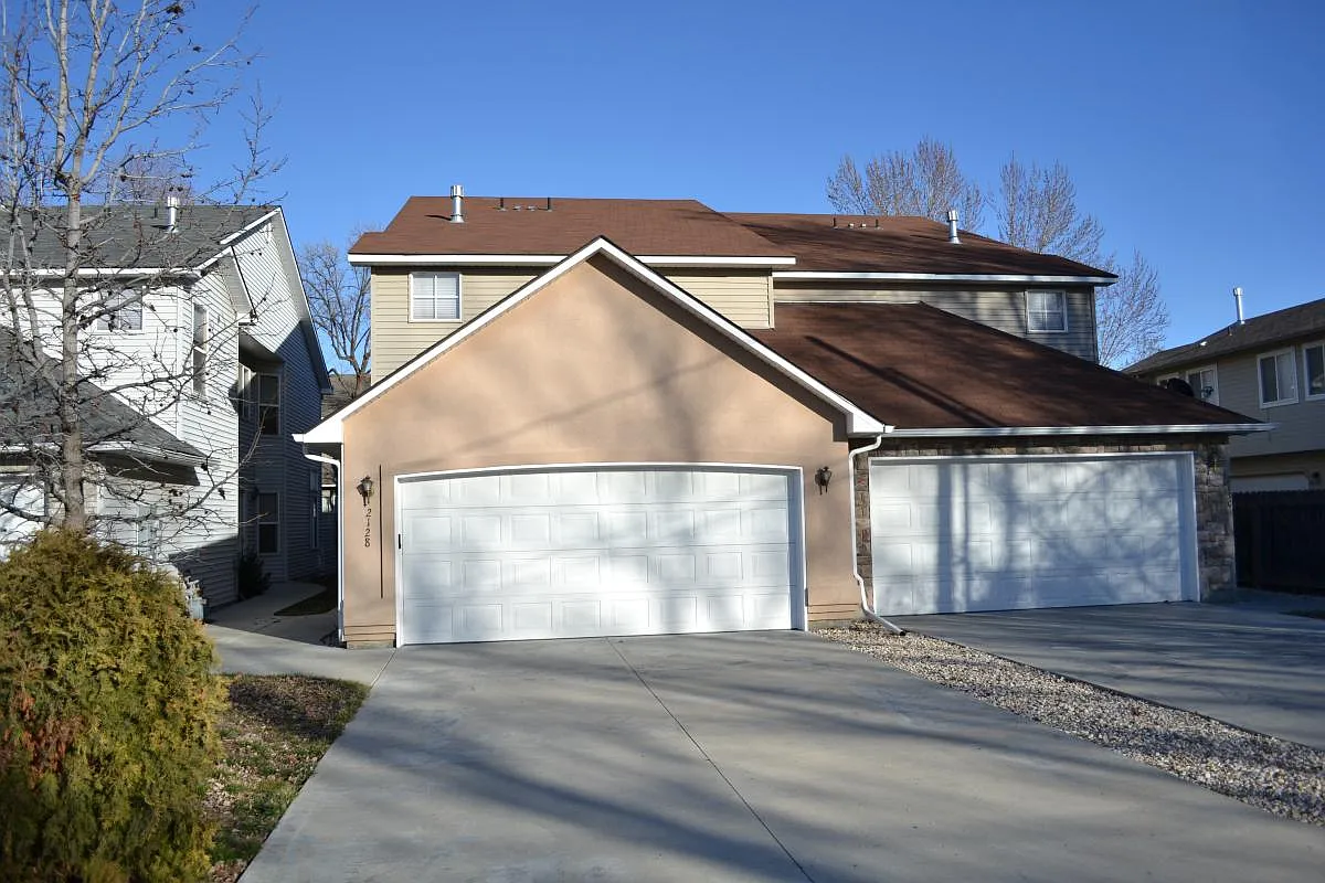 2 bed, 2.5 bath, 1300 sqft, $2,095 — Photo 1