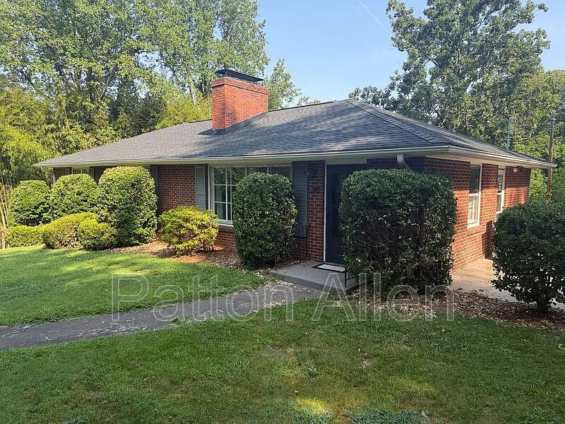 4 bed, 3.0 bath, 2828 sqft, $2,495 — Photo 2