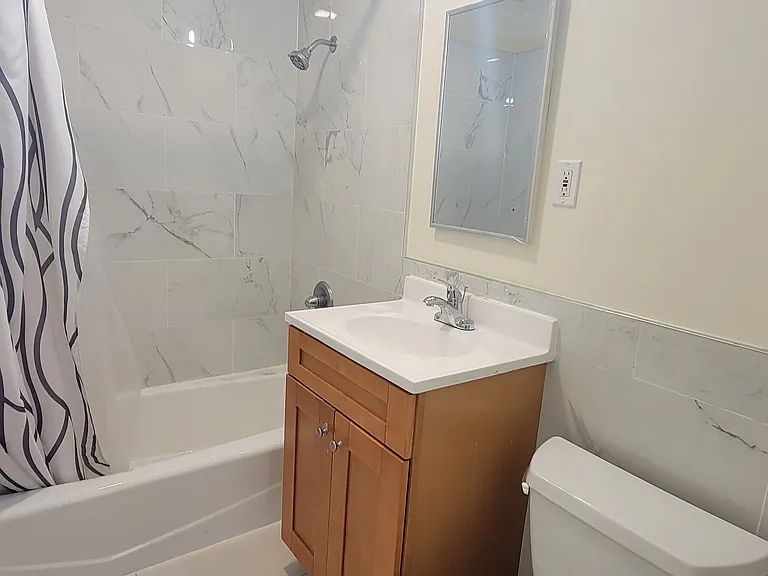 2518 Clement St #1 — Photo 7