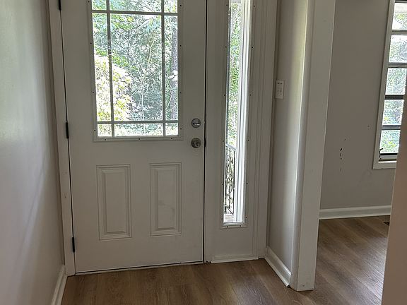2nd image of 1303 Lorimer Rd
