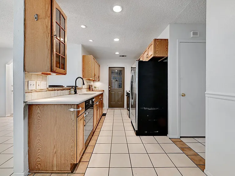 6209 Harwin Ln — Photo 9