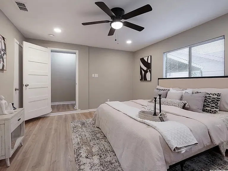 858 Harriman Pl — Photo 13