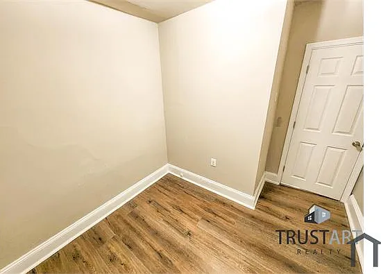 3885 Manor St — Photo 10