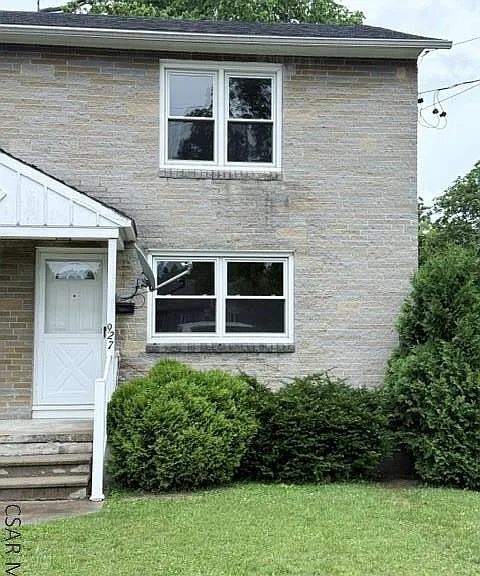 927 East Ave — Photo 2