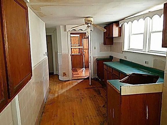 4th image of 7718 S Essex Ave