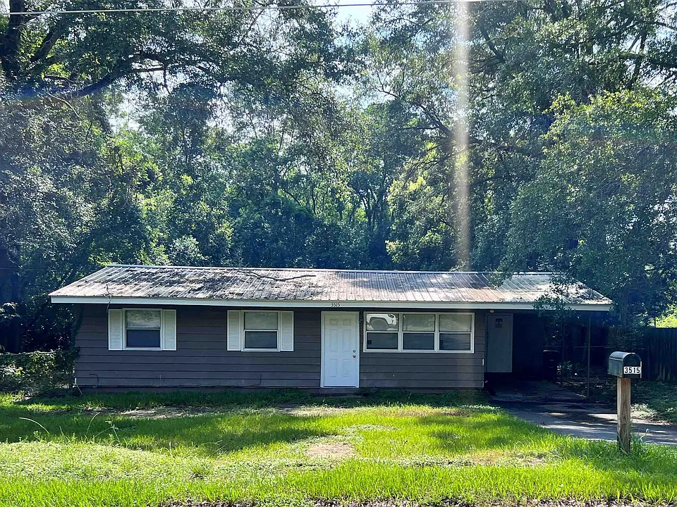 3515 Falcon Dr