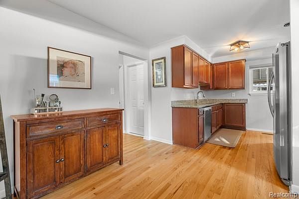 9011 Laurence Ave, photo 9