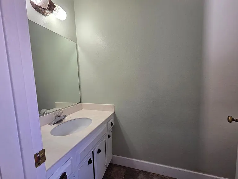 1884 Cherokee Dr #4 — Photo 7