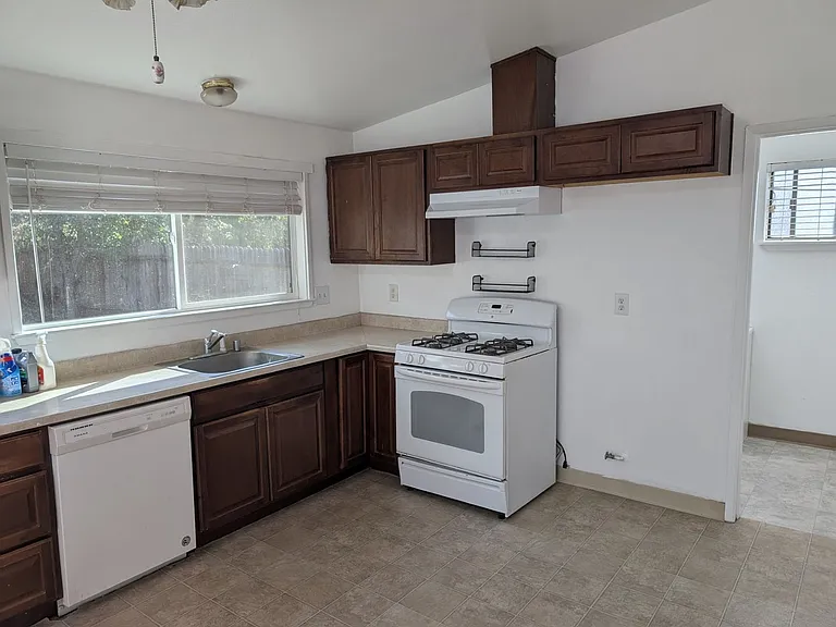 2305 Woolner Ave — Photo 6