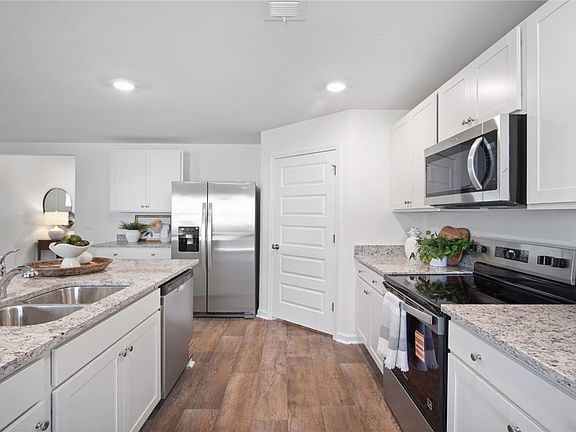 4th image of 276 Skylark Road
