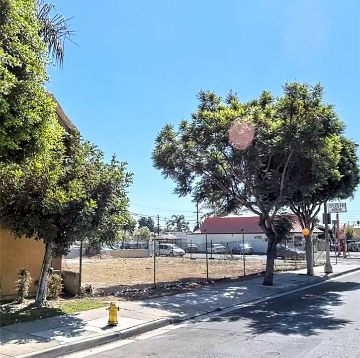 2nd image of 1220 S Long Beach Blvd