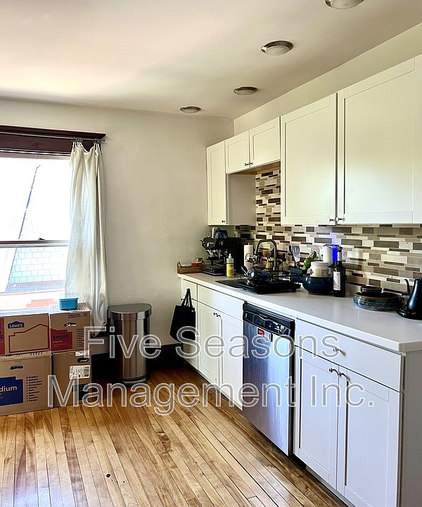 1st image of 369 S Winooski Ave APT 2