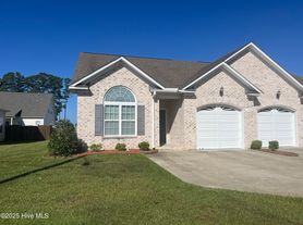 1920 Leighton Dr, Greenville, NC