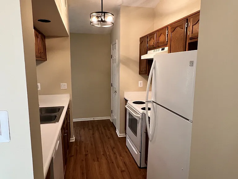 904 Cedar Crest Ct #2 — Photo 6