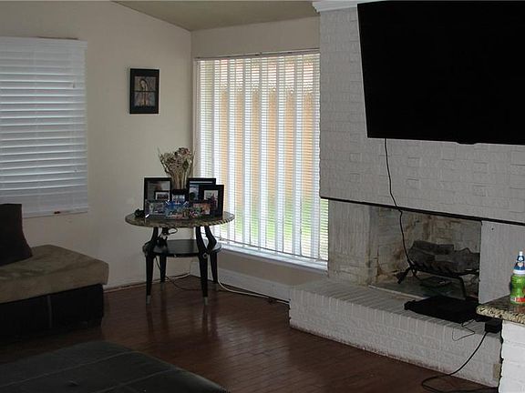 4th image of 3530 High Vista Dr