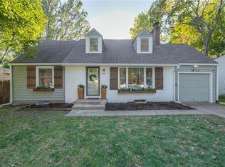 7224 Cherokee Dr, Prairie Village, KS 66208