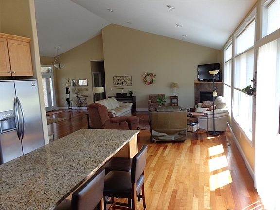 3rd image of 105 Fairway Dr
