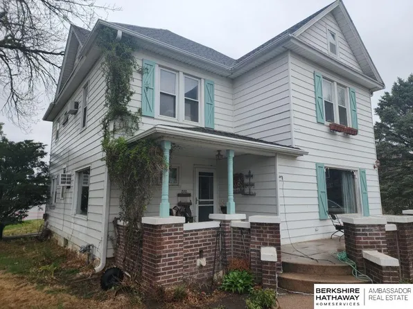 222 E 26th St, Falls City, NE 68355