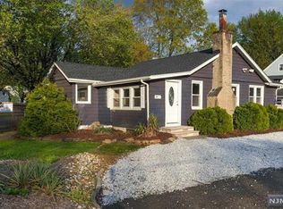 29 Lake Shore Dr, Lake Hiawatha, NJ