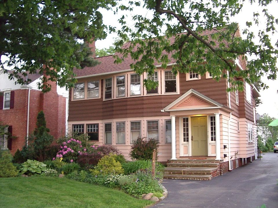 1st image of 18430 Chagrin Blvd
