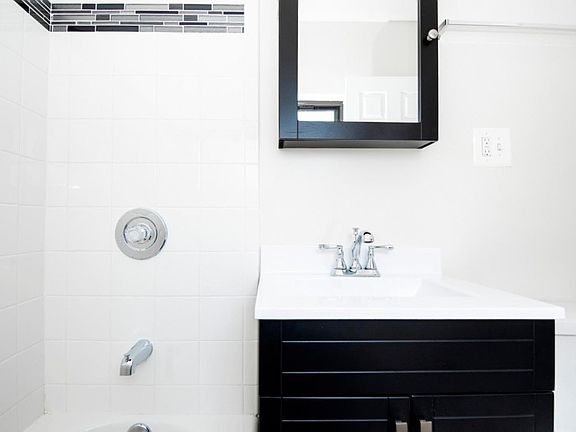 2nd image of 837-39 W Cornelia Ave #837.5-1N