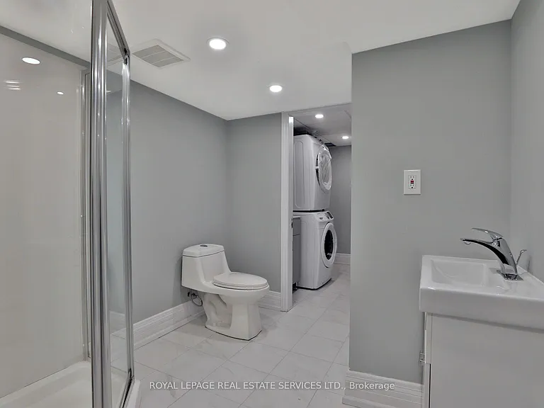 1021 Runnymead Cres — Photo 26